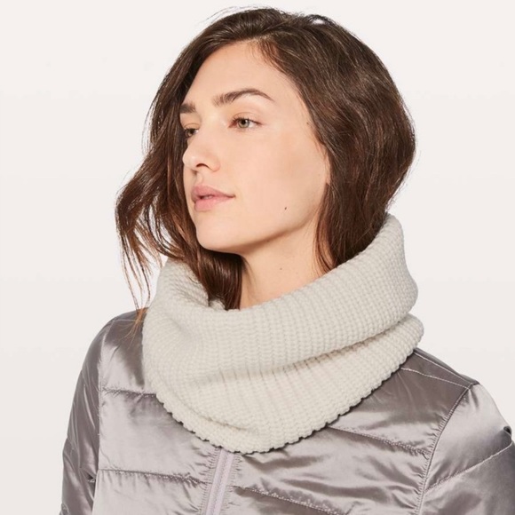 Lululemon Wool Be Cozy Snood - Picture 8 of 8